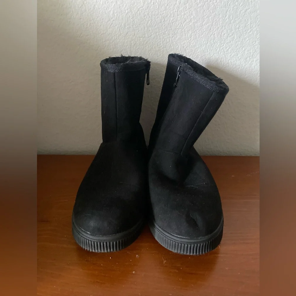 Cat & Jack - Kid’s fuzzy Black Ankle Boots - EUC - size 1